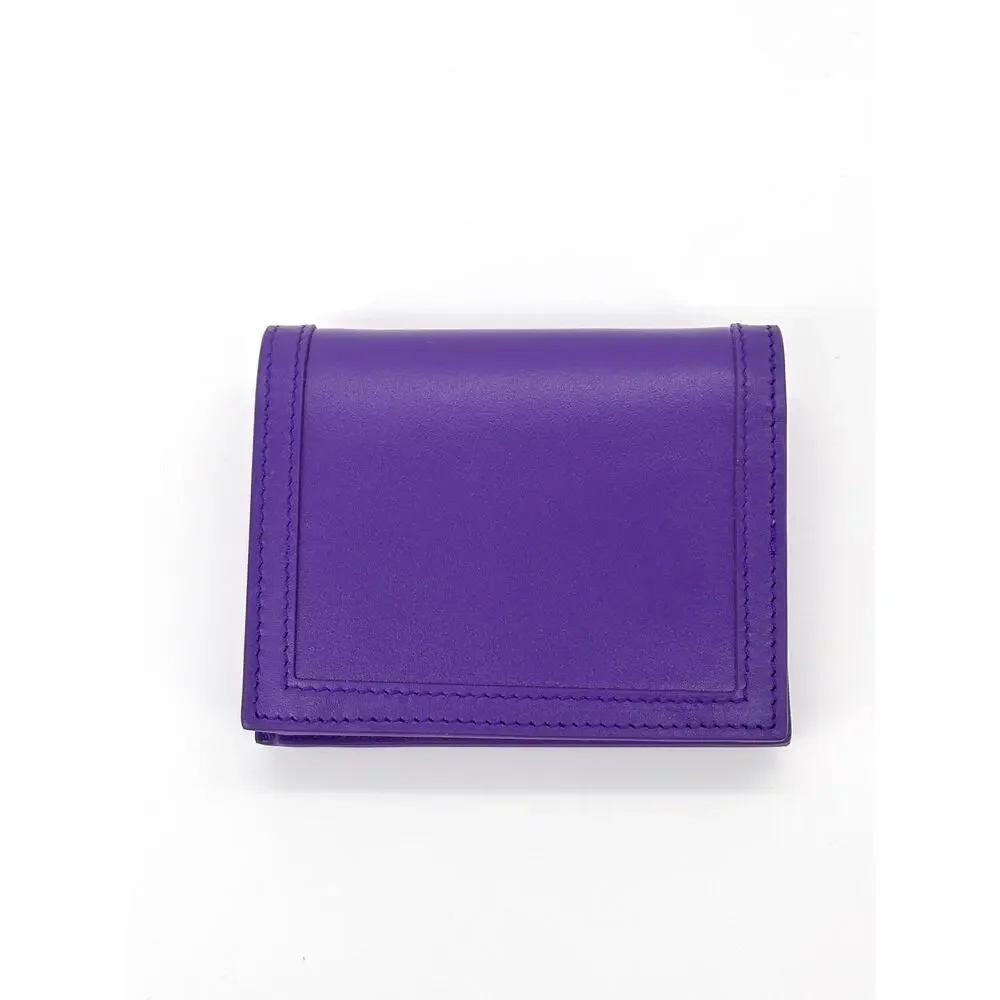 NIB Versace Goddess Greca Logo Purple Leather Bi Fold Wallet $625